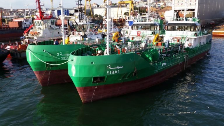 Oil spill recovery barge